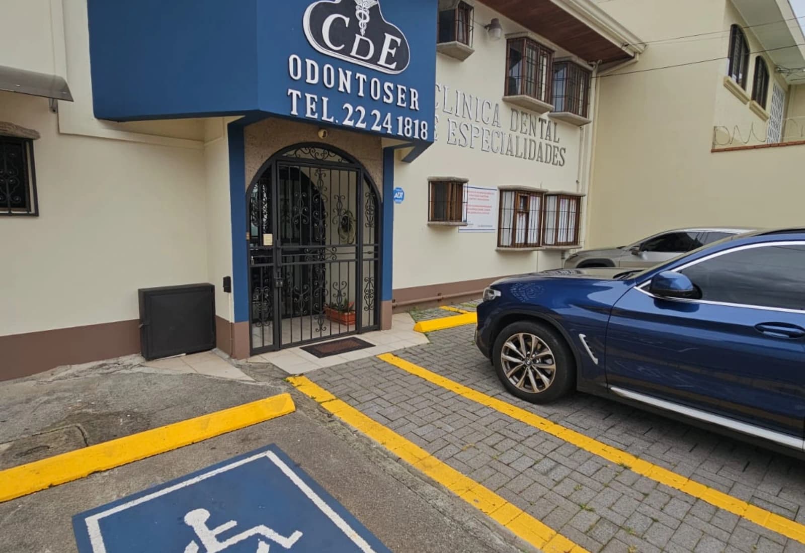 Frente de la clínica Odontoser